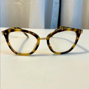 100% Authentic Marc Jacobs tortoise glasses. 👓